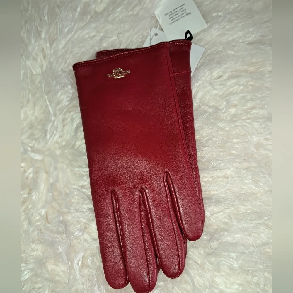 Coach NWTs Tech Gloves Size 61/2